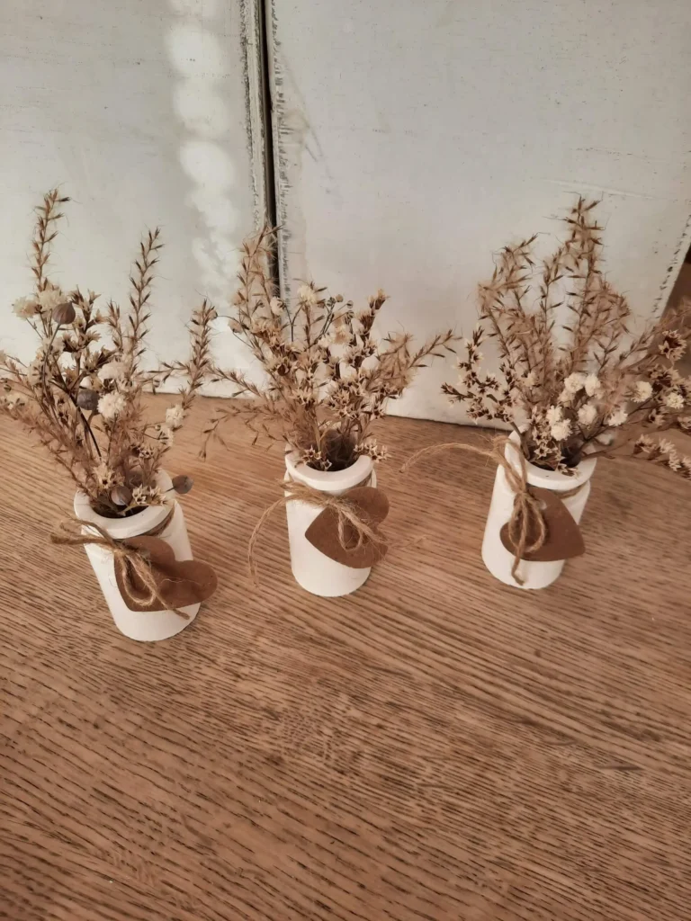 Trockenblumenvase mit Herz aus Gips